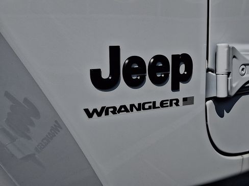 New 2026 Jeep Wrangler Unlimited Sahara AWD/4WD image 18