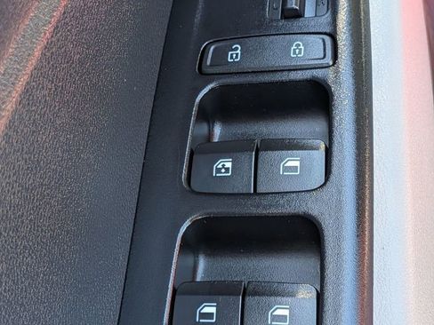 Used 2025 Hyundai Venue SEL FWD image 15