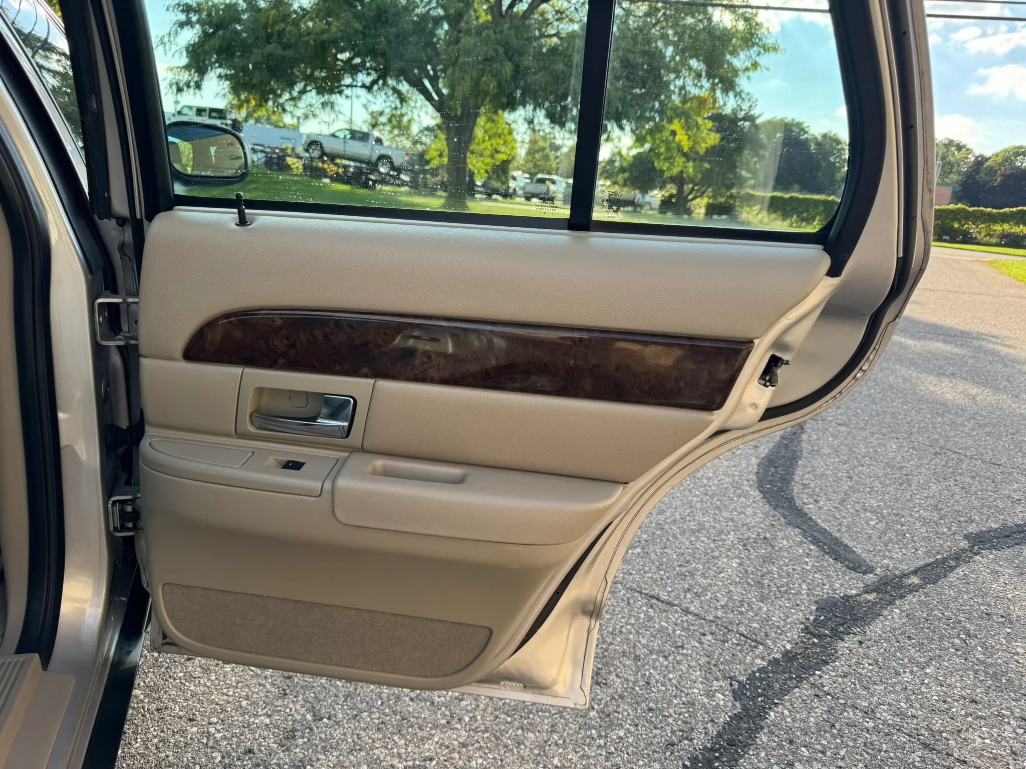 Used 2010 Mercury Grand Marquis LS RWD image 30