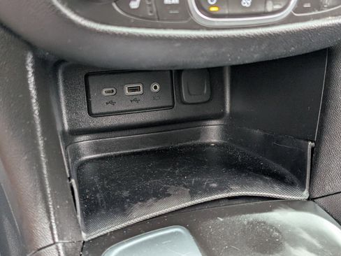 Used 2020 Chevrolet Equinox LT image 27