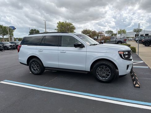 Used 2025 Ford Expedition Active image 2