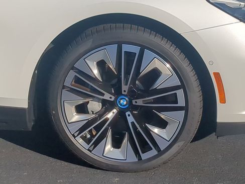 Certified 2025 BMW i5 eDrive40i w/ Premium Package image 11