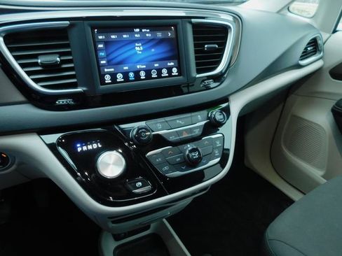 Used 2020 Chrysler Voyager LX w/ Cold Weather Group image 33