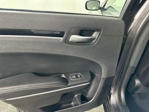 Used 2019 Chrysler 300 S AWD/4WD image 12