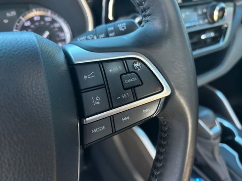 Used 2022 Toyota Highlander XSE AWD/4WD image 24