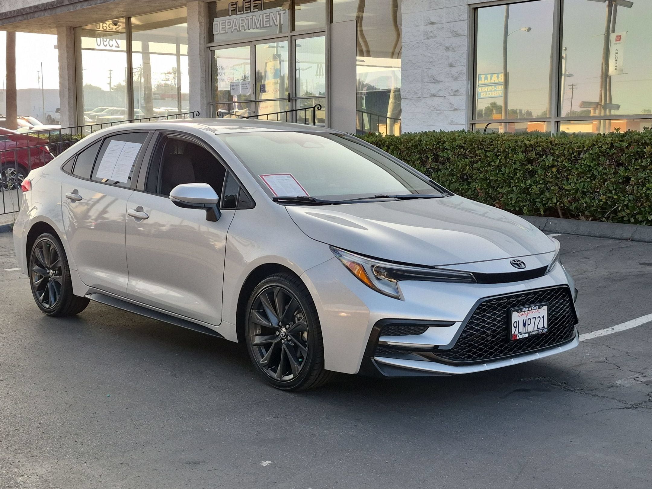 Used 2024 Toyota Corolla SE FWD image 2
