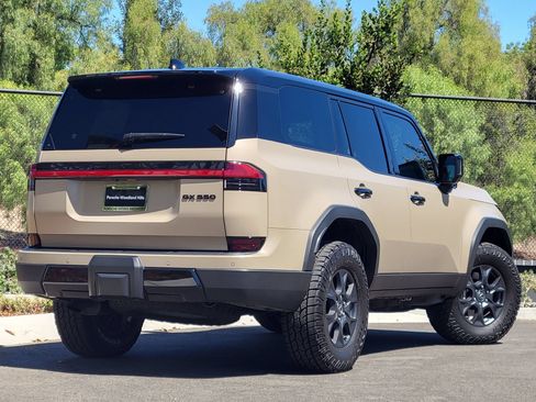 Used 2024 Lexus GX 550 AWD/4WD image 7