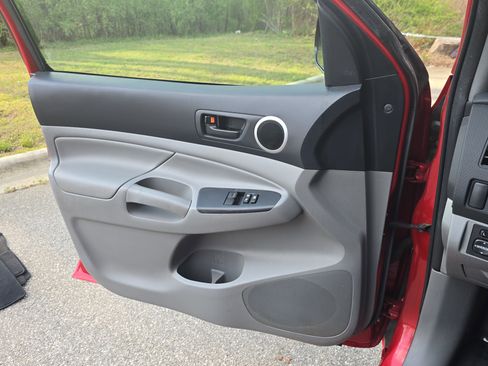 Used 2013 Toyota Tacoma 2WD Access Cab w/ SR5 Pkg image 25