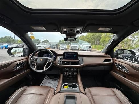 Used 2023 Chevrolet Suburban High Country AWD/4WD image 2