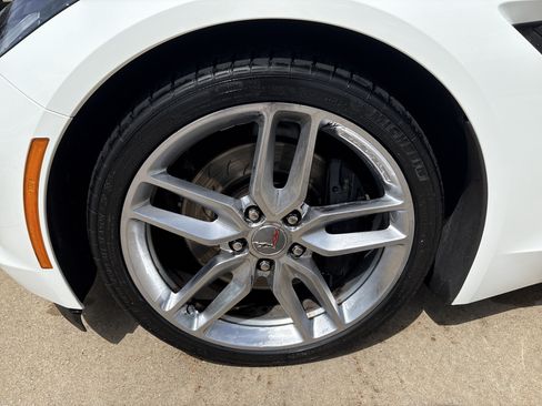 Used 2019 Chevrolet Corvette Stingray Coupe RWD image 9
