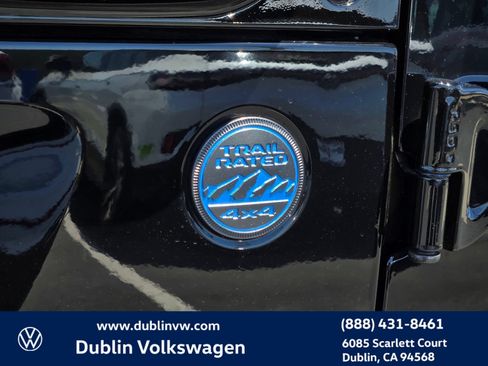 Used 2023 Jeep Wrangler Unlimited Rubicon 4xe w/ Cold Weather Group AWD/4WD image 9
