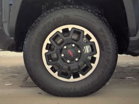 Used 2025 Toyota Tacoma TRD Off-Road image 19