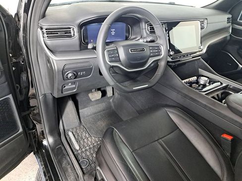 Used 2025 Jeep Wagoneer Base w/ Premium Group I image 10