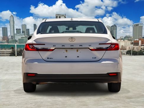 Used 2025 Toyota Camry LE FWD image 5