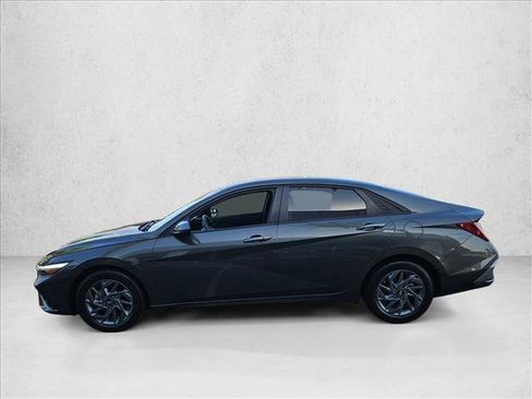 Used 2024 Hyundai Elantra SEL FWD image 8
