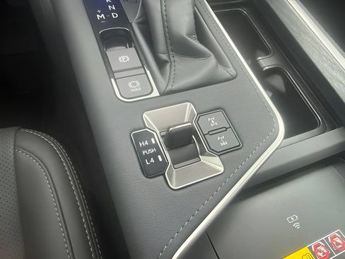 Used 2025 Lexus GX 550 AWD/4WD image 13