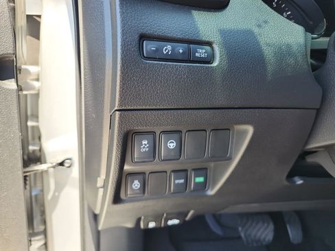 Used 2022 Nissan Rogue Sport SV w/ Technology Package image 12