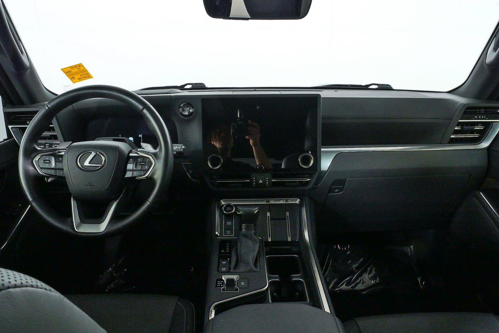 Used 2024 Lexus GX 550 w/ Accessory Package (Z1) AWD/4WD image 14