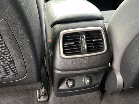 Used 2017 Kia Sorento LX image 12