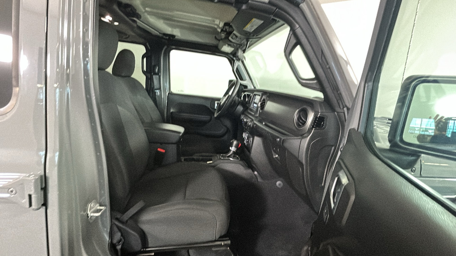 Used 2023 Jeep Wrangler Unlimited w/ Convenience Group AWD/4WD image 34