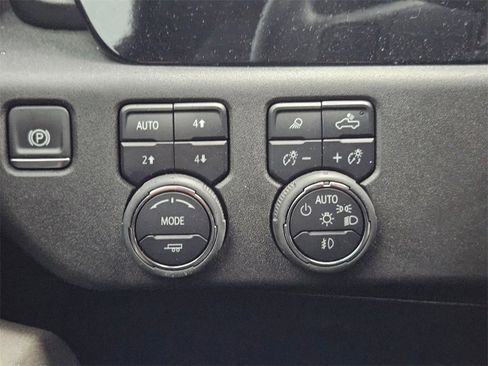 Used 2024 Chevrolet Silverado 2500 ZR2 image 20