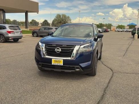 Used 2025 Nissan Pathfinder SV AWD/4WD image 3