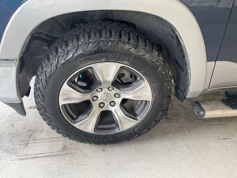 Used 2019 RAM 1500 Laramie image 10