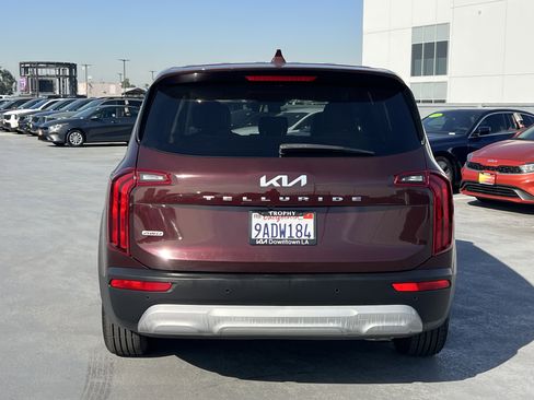 Certified 2022 Kia Telluride LX image 5
