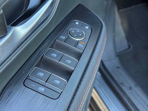 Used 2025 Nissan Kicks SR AWD/4WD image 17