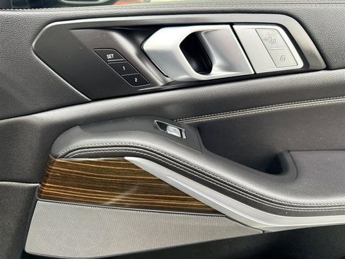 Used 2020 BMW X7 xDrive40i w/ Parking Assistance Package image 17