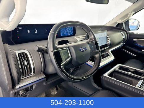 Used 2025 Ford Expedition Platinum AWD/4WD image 11