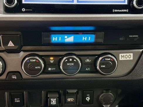 Used 2023 Toyota Tacoma TRD Off-Road image 15