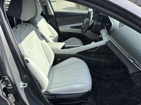 Used 2023 Hyundai Elantra Limited image 13