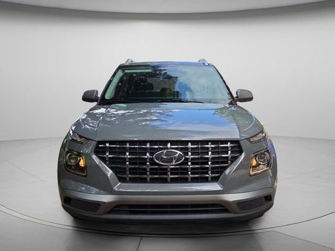 Used 2023 Hyundai Venue SEL FWD image 3