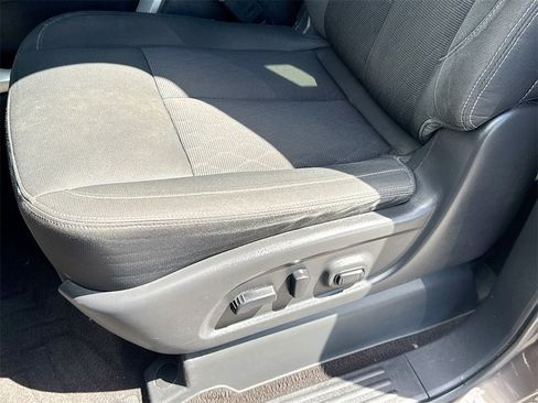 Used 2019 Nissan Titan SV w/ SV Convenience Package image 20