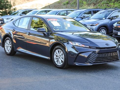 Certified 2025 Toyota Camry LE image 4
