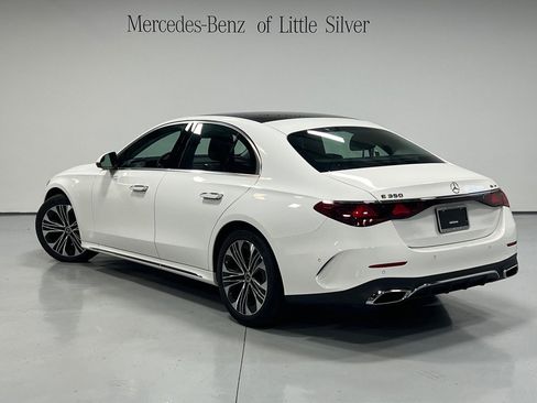 Used 2025 Mercedes-Benz E 350 4MATIC Sedan image 3