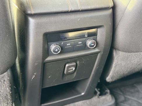 Used 2020 Chevrolet Traverse LT image 26