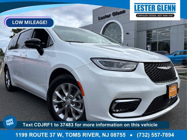 Certified 2026 Chrysler Pacifica Limited FWD image 1