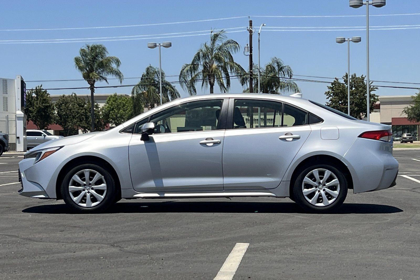Used 2026 Toyota Corolla LE FWD image 8