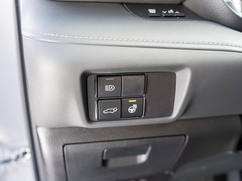 Used 2024 Toyota Highlander XLE image 25