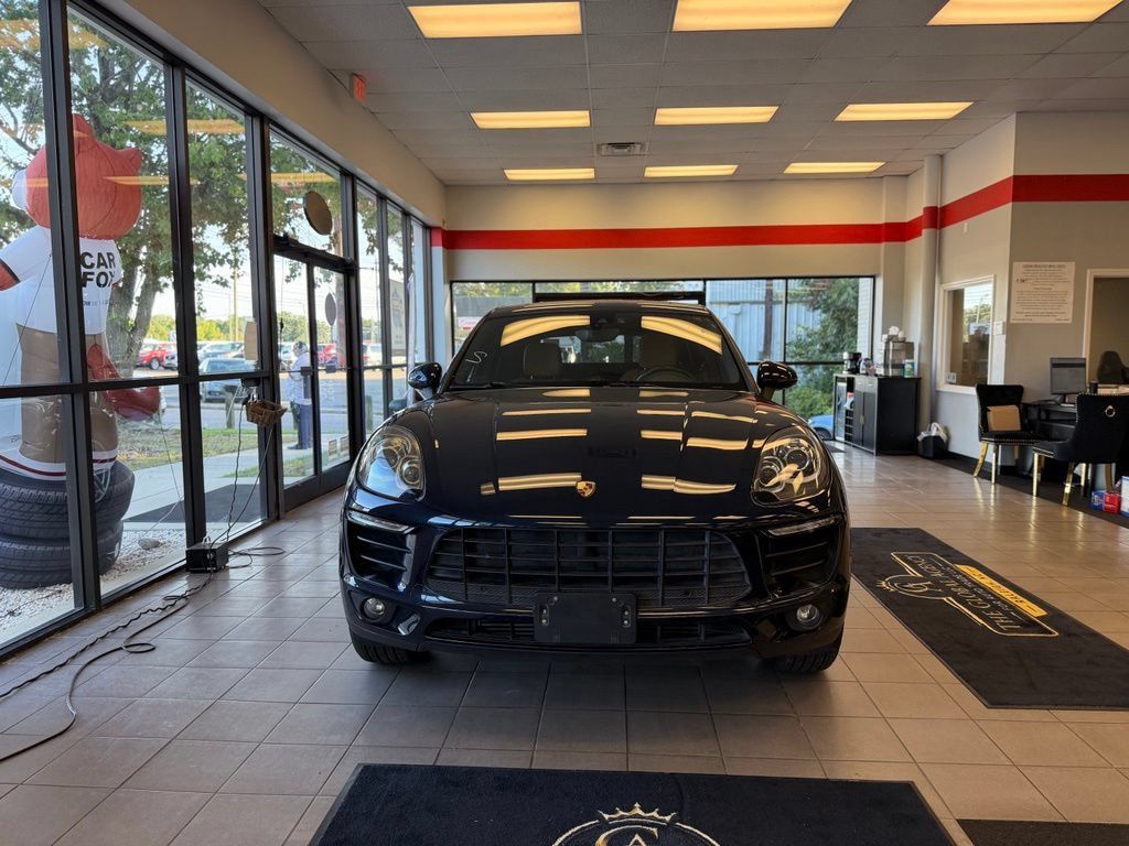 Used 2018 Porsche Macan Sport Edition AWD/4WD image 1