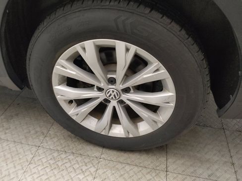 Used 2020 Volkswagen Tiguan S image 31