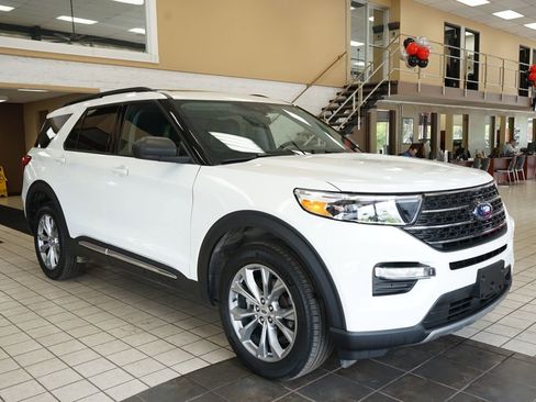 Used 2023 Ford Explorer XLT w/ Equipment Group 202A AWD/4WD image 20