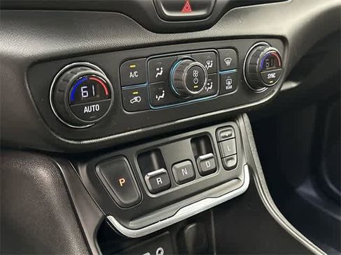 Used 2020 GMC Terrain SLE w/ Driver Convenience Package image 24