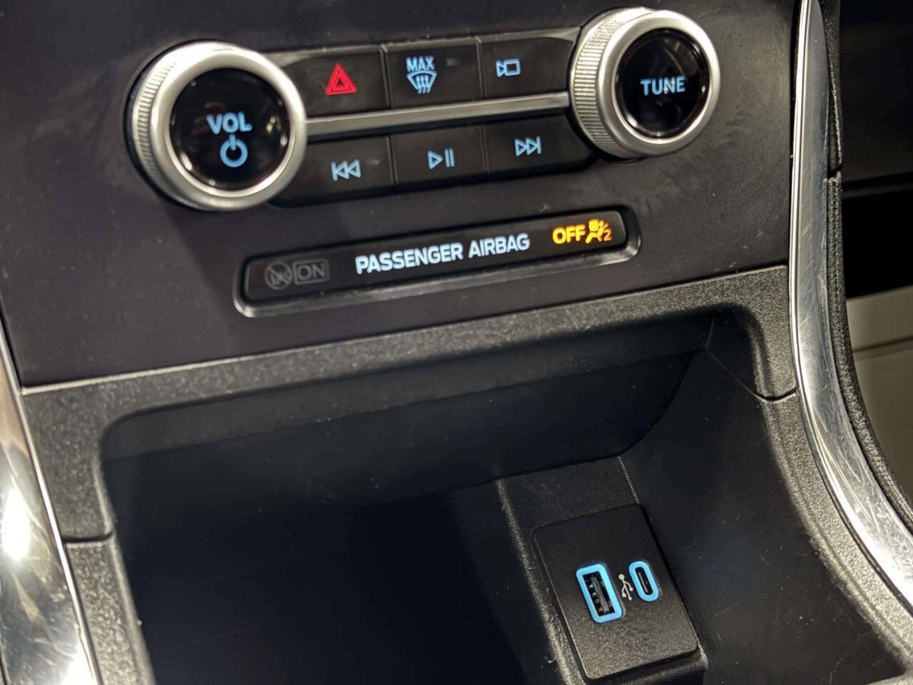 Used 2022 Ford Edge Titanium w/ Equipment Group 301A AWD/4WD image 31