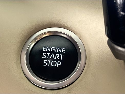 Used 2024 Toyota Highlander XLE FWD image 23