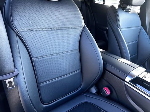 Used 2025 Mercedes-Benz GLC 300 image 34