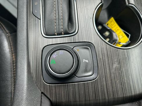 Used 2018 GMC Acadia SLT w/ LPO, Floor Liner Package FWD image 28