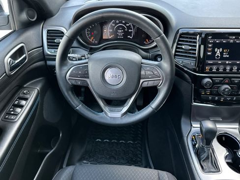 Used 2019 Jeep Grand Cherokee Laredo image 15